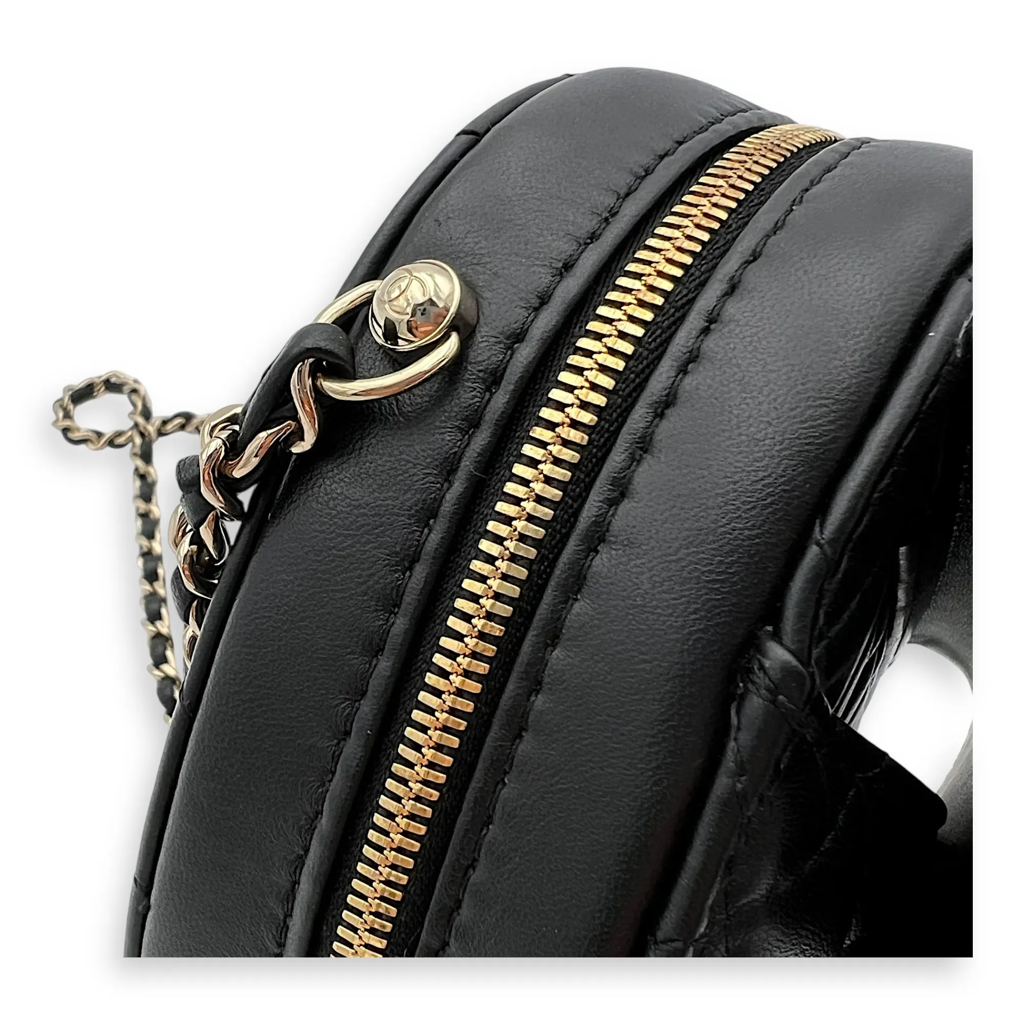 Heart Medium Black Crossbody Bag in Lambskin, Gold hardware
