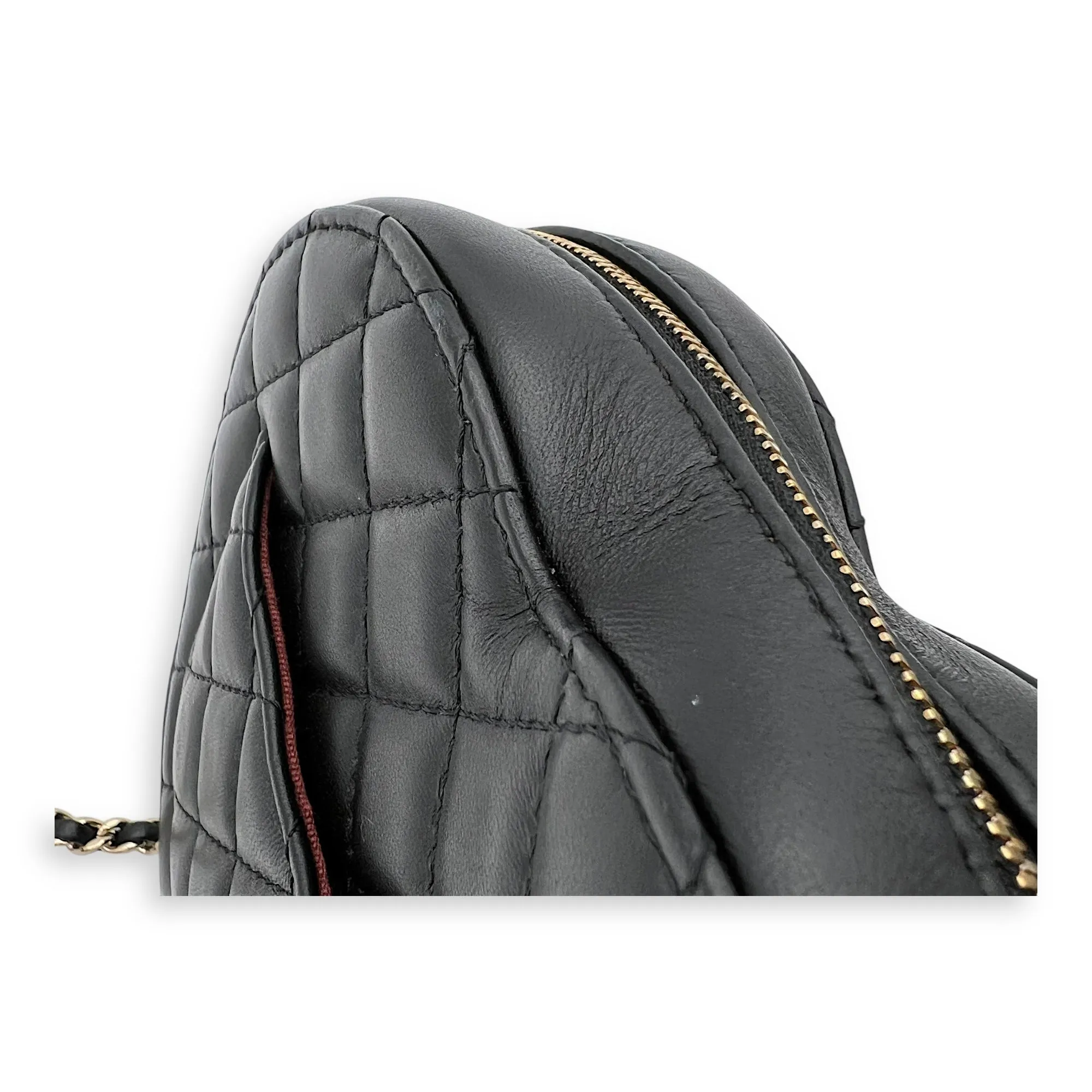 Heart Medium Black Crossbody Bag in Lambskin, Gold hardware
